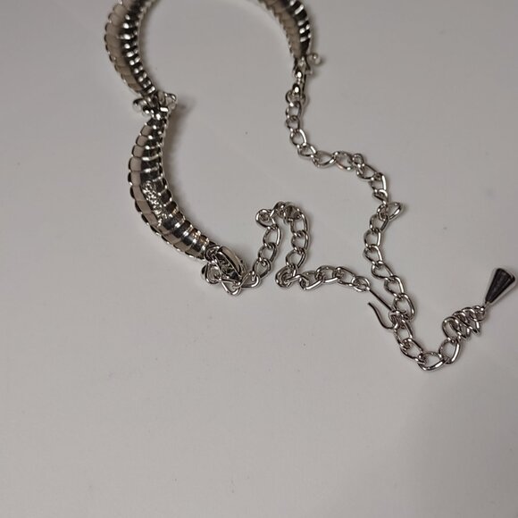 15 Inch Silver Tone Emmons Necklace - Picture 8 of 14